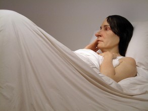 Woman in Bed by Ron Mueck. Photo by Kratzy